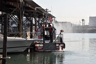 MetalCraft Marine FireStorm 30, Tacoma WA responding to a sunk vessel and fluid spill at Floss Marina.
